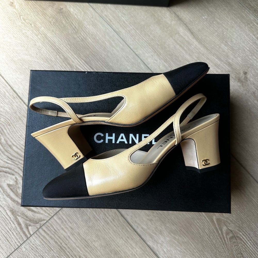 CHANEL slingback captoe leather